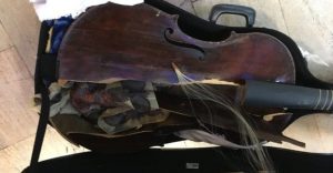 Occhio ai bagagli che imbarcate: strumento musicale distrutto da Alitalia