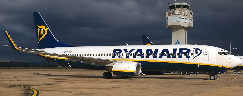 Atterraggio d’emergenza per un volo Ryanair: passeggeri in ospedale
