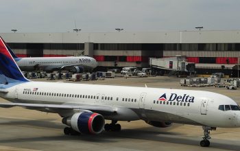 Passeggera in lacrime per il bagaglio distrutto dalla Delta Air Lines