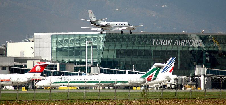 L’aeroporto peggiore d’Italia: lo scalo torinese di Caselle, calo di passeggeri