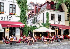 locali all'aperto nel centro storico della città di Cracovia